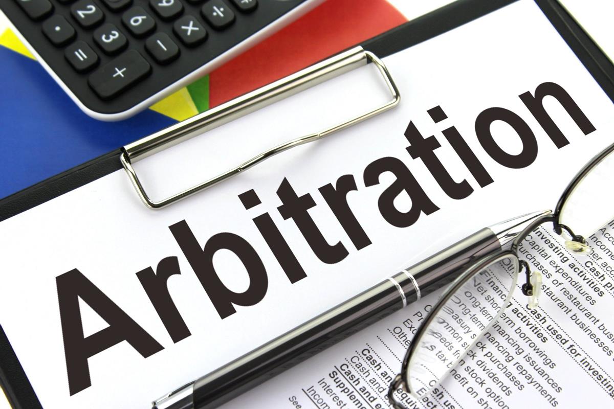 Pengertian Arbitrase dan akibat hukum Klausula Arbitrase